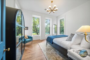6 habitaciones, escritorio, tabla de planchar con plancha y wifi gratis 