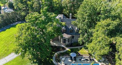 Fairfields Mansion | Heated Saltwater Pool | Theater Room | Luxury | Historical