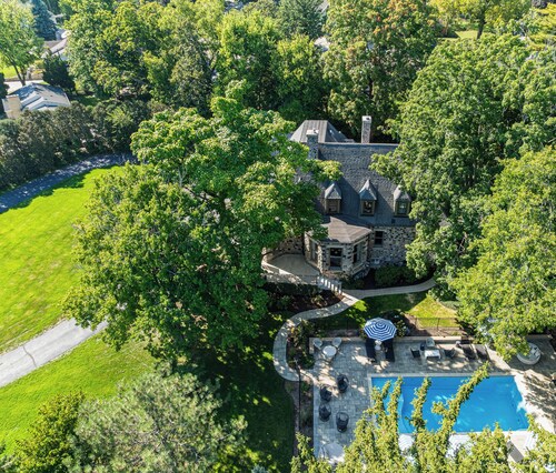 Fairfields Mansion | Heated Saltwater Pool | Theater Room | Luxury | Historical