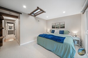 7 bedrooms, iron/ironing board, free WiFi, bed sheets - 3 Mins Wilmot Ski Resort| Year-Round Indoor Heated Pool|Family Reunions|Pickelball/Tennis|Twin Pines (Twin Lakes)