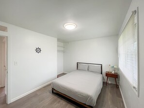 Iron/ironing board, WiFi, bed sheets