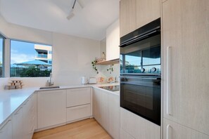 Micro-ondes, four, plaque de cuisson, lave-vaisselle