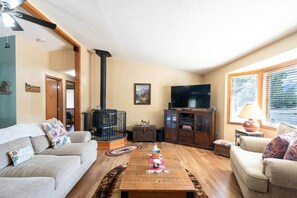 Fireplace, DVD player, stereo