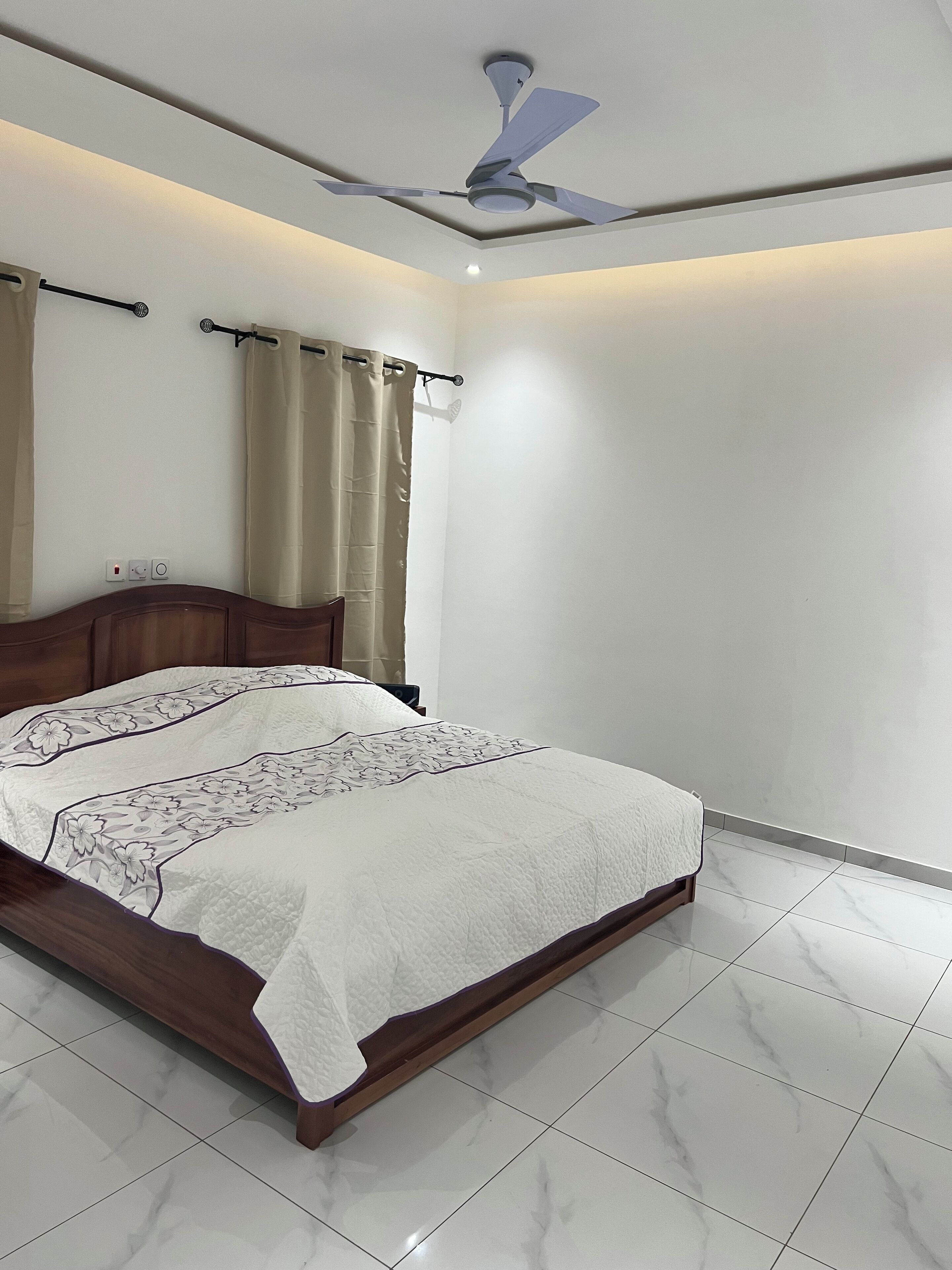 3 makuuhuonetta, silitysrauta/-lauta, internet, vuodevaatteet