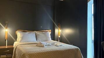 Roba de llit d'alta qualitat, escriptori i cortines opaques