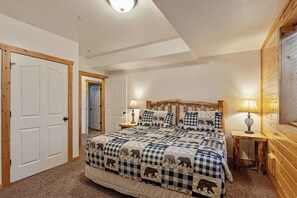 5 Schlafzimmer, Bügeleisen/Bügelbrett, Reisekinderbett, WLAN