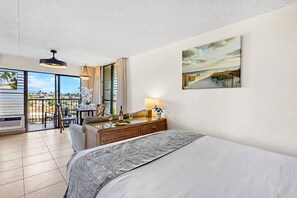 1 bedroom, iron/ironing board, free WiFi, bed sheets - New Listing! Intimate, beach side studio getaway (Kihei)