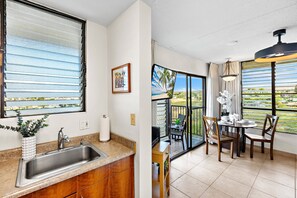 Interior - New Listing! Intimate, beach side studio getaway (Kihei)