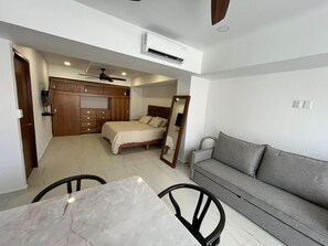 1 habitación, tabla de planchar con plancha, wifi gratis y ropa de cama 