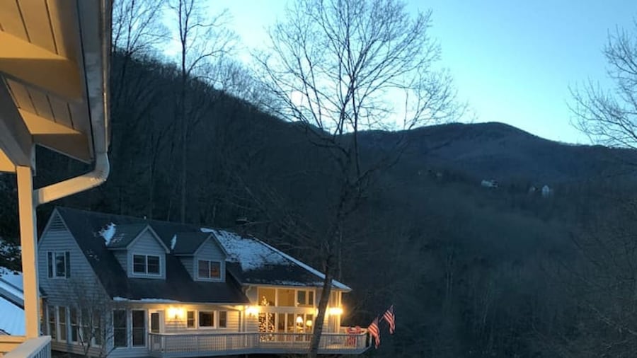 Riverfront Sanctuary Your Mountain Getaway