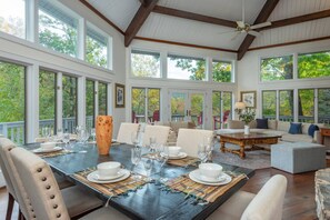 House | 5 bedrooms - Riverfront Sanctuary Your Mountain Getaway (Burnsville)