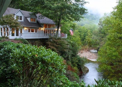 Riverfront Sanctuary Your Mountain Getaway