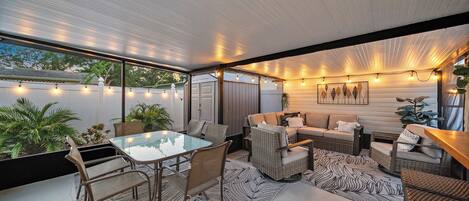 屋外ダイニングエリア