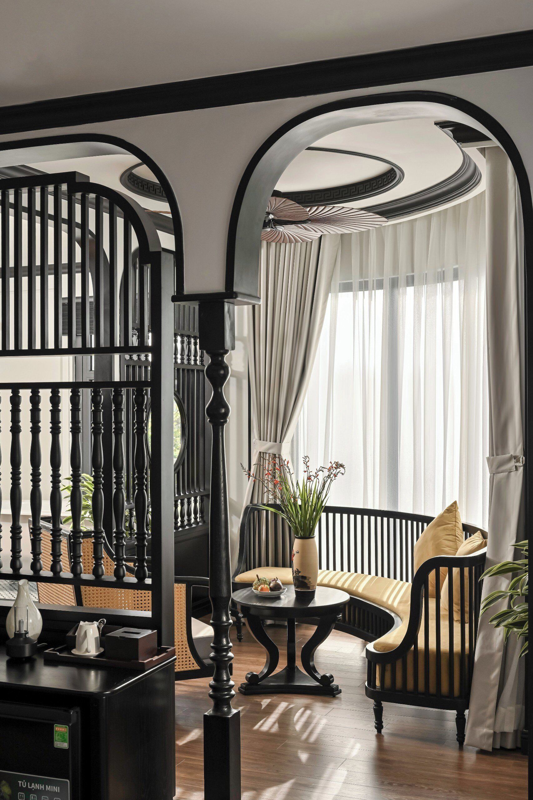 Neljän hengen perhehuone, parveke, kaupunkinäköala | Oleskelualue | Televisio