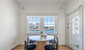 Dining - KozyGuru | MacMahons Point | Harbour Hideaway (McMahons Point)