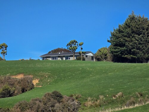 Crayfish Creek Farmstay - Rustic meets Coastal Charm & Stunning panoramic views.