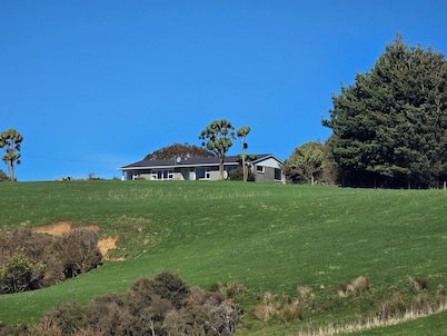 Crayfish Creek Farmstay - Rustic meets Coastal Charm & Stunning panoramic views.