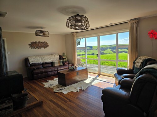 Crayfish Creek Farmstay - Rustic meets Coastal Charm & Stunning panoramic views.