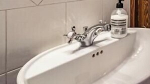 Douche, sèche-cheveux, serviettes fournies