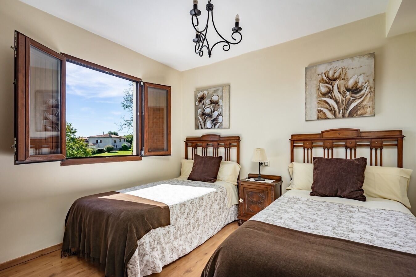 Fer et planche à repasser, draps fournis