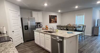 Delightful 4-bedroom house with AC in Crestview