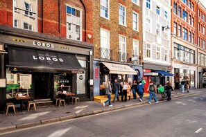 Point of interest - Soho Charming Apt, 2BR/3BDS/1BA (Greater London)