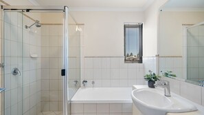 Shower, hair dryer, towels