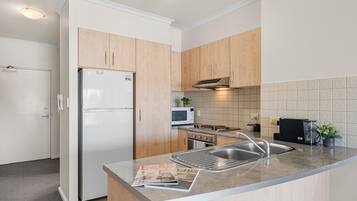 Coffee/tea maker, fridge, microwave, oven