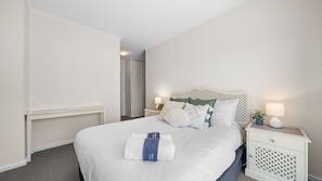 2 bedrooms, iron/ironing board, free WiFi, bed sheets - Belle Escapes - Colley Sands (Glenelg)