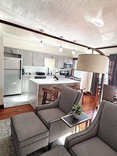 Cozy Escape Spacious 3-bedroom apartment in serene Dayton