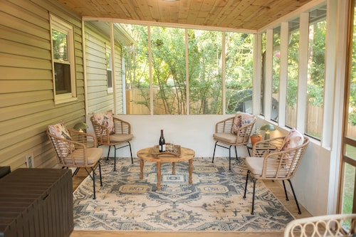 Modern 3-bedroom house near downtown Forest City with a private backyard.
