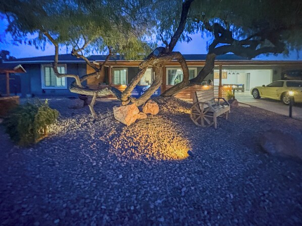 Exterior - 4 Bedroom with Private Backyard Oasis! (Phoenix)