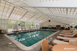 Una piscina techada, una piscina climatizada