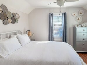 3 habitaciones, tabla de planchar con plancha, wifi y ropa de cama 