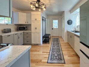 Mikrowelle, Ofen, Herdplatte, Geschirrspüler