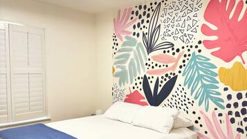 3 makuuhuonetta, työpöytä, silitysrauta/-lauta, ilmainen Wi-Fi