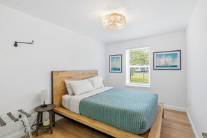 4 bedrooms, iron/ironing board, free WiFi, bed sheets