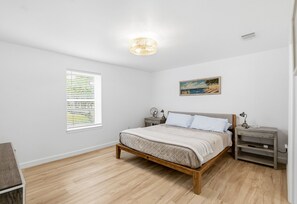 4 bedrooms, iron/ironing board, free WiFi, bed sheets