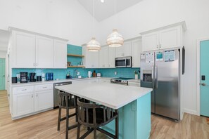 Unclassified image, 2 of 31, button