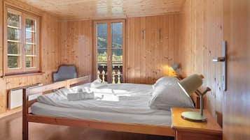 5 Schlafzimmer, Schreibtisch, Reisekinderbett, WLAN
