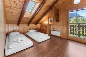 5 sovrum, skrivbord, resesäng och wi-fi