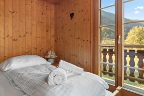 5 bedrooms, desk, travel crib, WiFi - Gîte Salgesh - 16 pers/16 lits - Terrace - Nature (Salgesch)