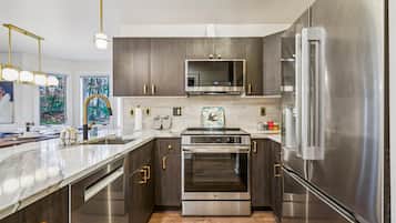 Fridge, microwave, oven, stovetop