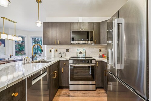 Ski In/Ski Out Pico Resort Unit E106: 3BR newly renovated condo