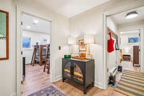 3 عدّة غرف نوم وواي فاي مجانًا وملاءات أسرّة