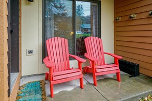 Private Outdoor Patio - Relax outdoors with Adirondack seating just steps from the unit's entrance. - Ski In/Ski Out Pico Resort Unit E106: 3 bedroom newly renovated condo (Killington)