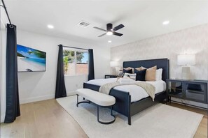 5 habitaciones, tabla de planchar con plancha y cuna de viaje 