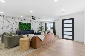 Smart TV, offices