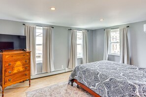 2 bedrooms, desk, iron/ironing board, free WiFi