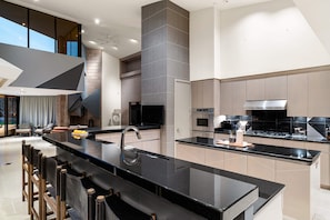 冰箱、微波炉、烤箱、炉灶